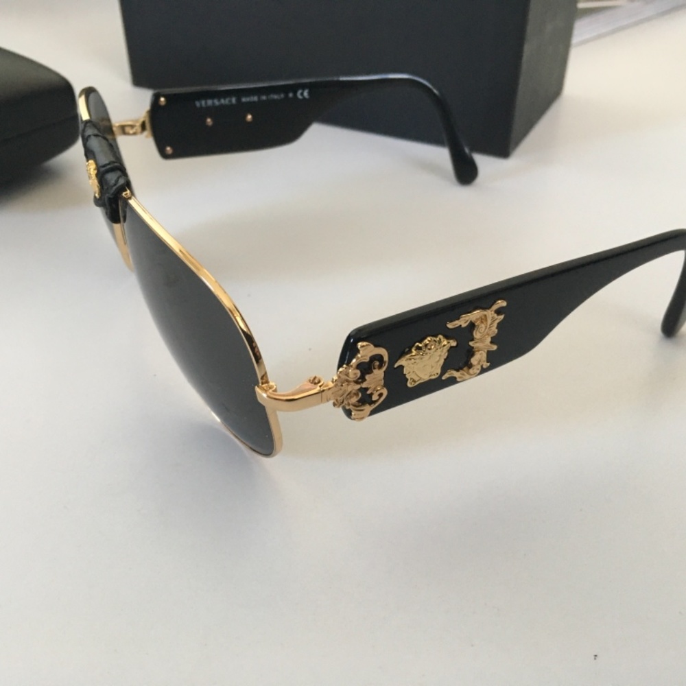 Versace VE2207Q Circular  Baroque Sunglasses - Picture 4 of 10